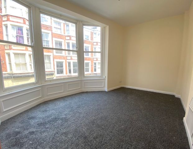 1 bed House Share - Photo 1