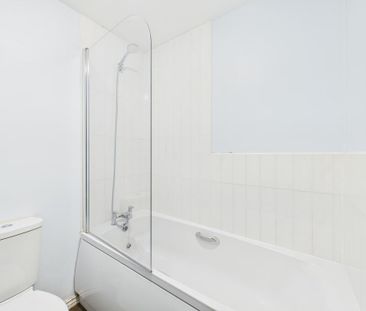 2 bedroom townhouse to rent - Photo 3