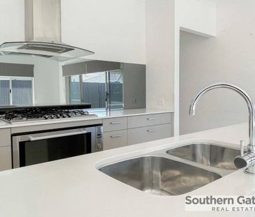 SPACIOUS FAMILY HOME PACKED WITH FEATURES!! - Photo 1