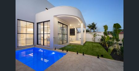 Brand-new family retreat of design & light - Photo 2