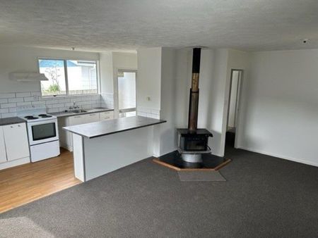 Comfortabel three-bedroom Aramoho home - Photo 3