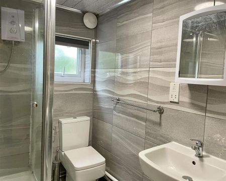 4 bedroom terraced house to rent - Photo 5