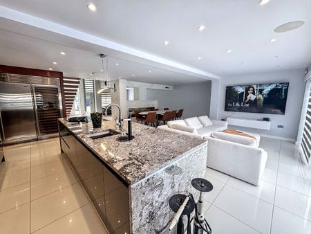 Davyhulme Road, Urmston, Manchester - Photo 2