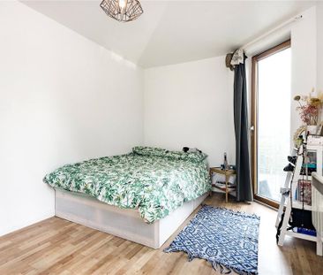 3 bedroom flat to rent - Photo 4