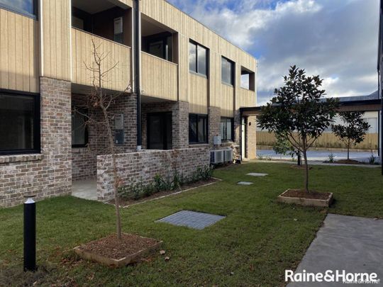 Ground Level 1 Bedroom Unit! - Photo 1