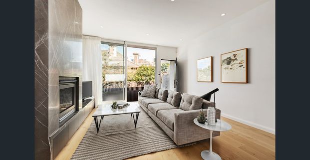 Stunning and immaculate Townhouse - Photo 1