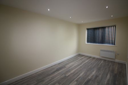 Jubilee House, Leeds, LS7 - Photo 4