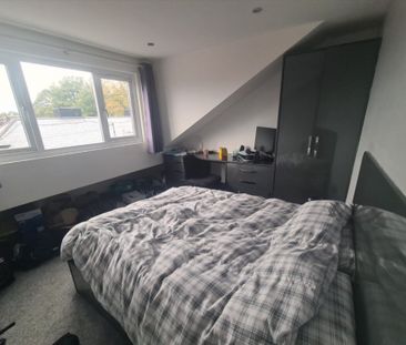 6 Bed - 18 School View, Hyde Park, Leeds - LS6 1EN - Student - Photo 3