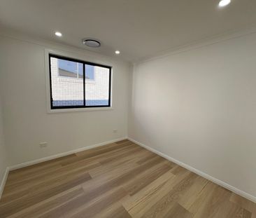 194 Crown Street, Grantham Farm NSW 2765 - House For Rent | Domain - Photo 5