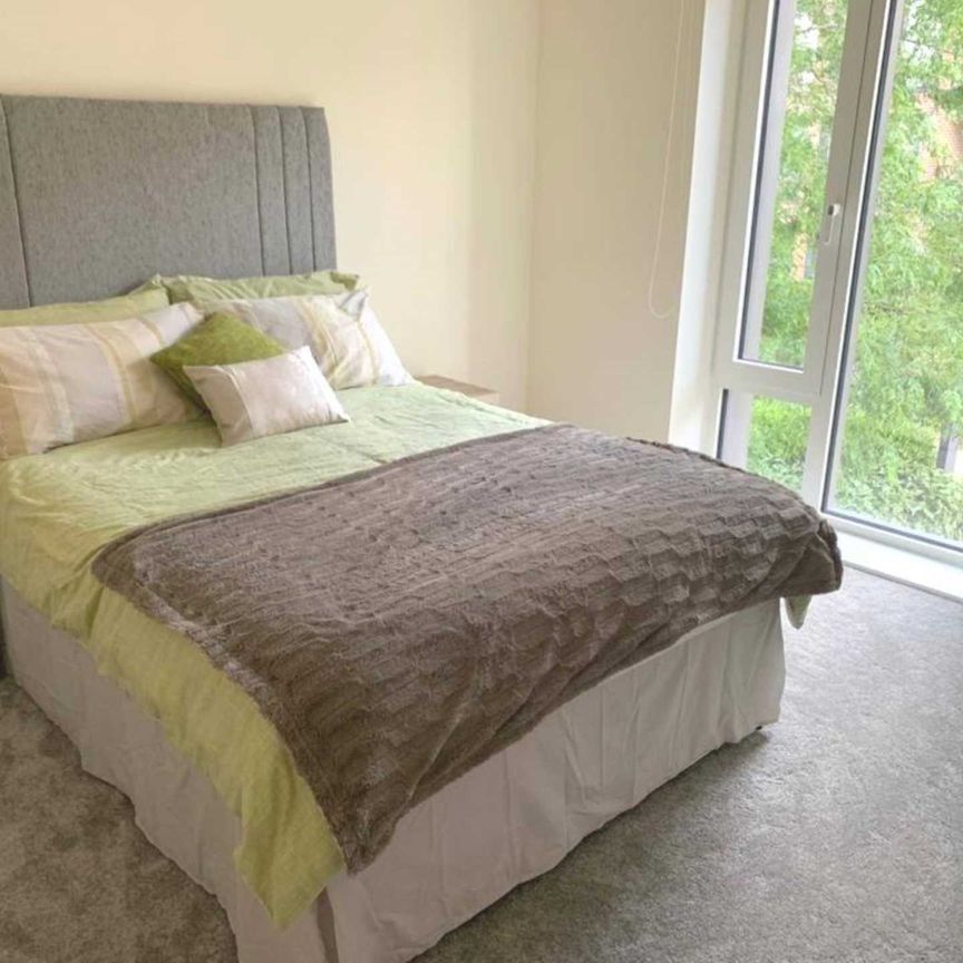 OIRO £2,200 pcm - Available 24/05/2025 - Furnished - Photo 1
