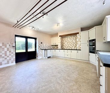 6 bedroom detached house to rent - Photo 5