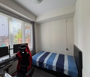 For Lease - 18 Hibiscus Lane, Hamilton, Ontario - Photo 1