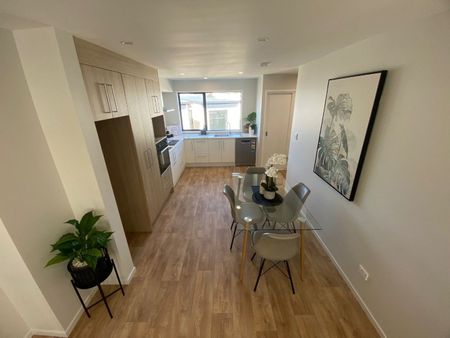 MANGERE BRIDGE, 3 BEDROOMS - Photo 2