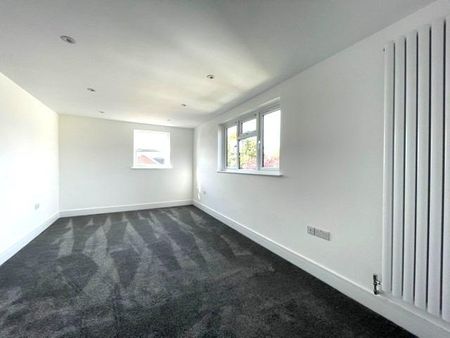 6 bedroom semi-detached house to rent - Photo 2