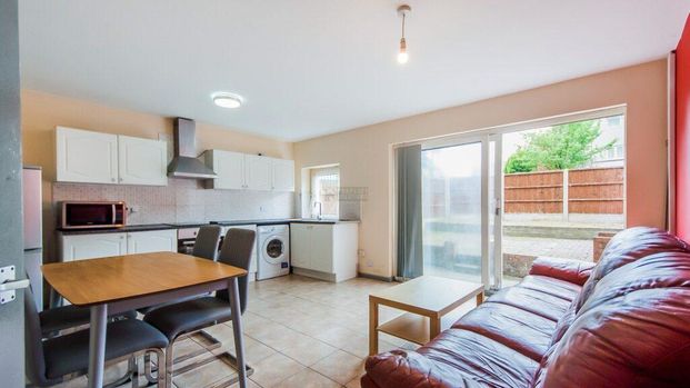 4 bedroom maisonette to rent - Photo 1