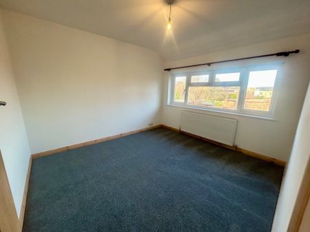 Ridgehurst Avenue, Watford - Photo 3