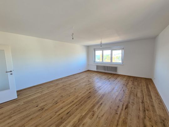 Erstbezug nach Sanierung - 2 Balkone - Bezirk Jakomini - Photo 1