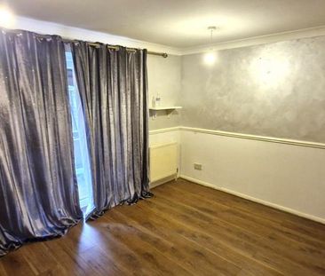 2 bedroom end of terrace house to rent - Photo 4