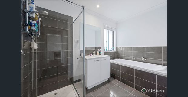 2 Storey & 4 Bedrooms - Parks Edge Estate - Photo 1