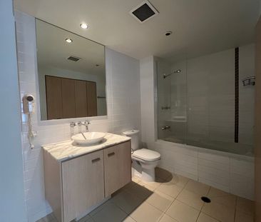 Modern Apartment in Prime Varsity Lakes Location - Photo 5