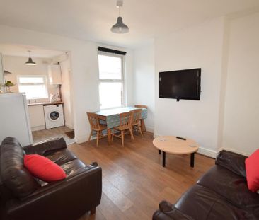 4 bedroom terraced house to rent - Photo 5