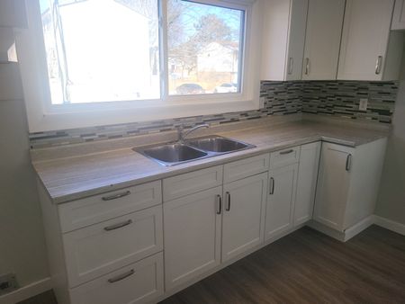 941 Oakview Avenue, Kingston, ON K7M 6V4 - Photo 3