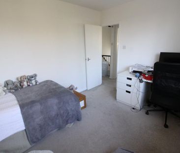 4 bedroom semi-detached house to rent - Photo 6