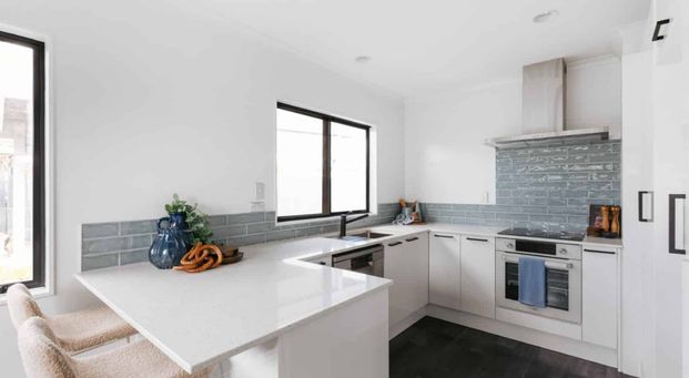 Move to Maunganui Road in time for Christmas - Photo 1