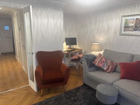 1 bedroom ground floor flat to rent - Photo 2