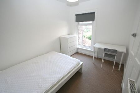 5 bedroom terraced house to rent - Photo 4