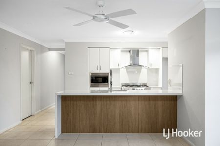 Beautiful 4 Bedroom Home - Available Now! - Photo 3