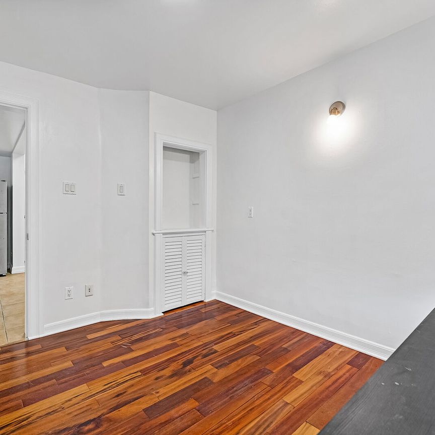 240 Blackburn, Sandy Hill, Ottawa, ON - Photo 1