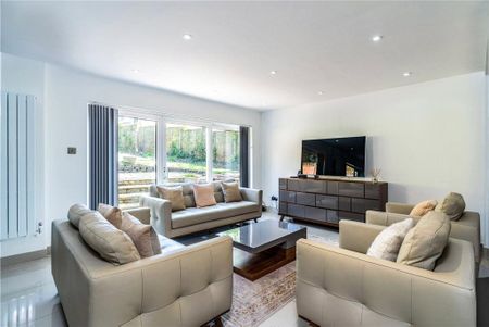 4 bedroom detached house to rent - Photo 3