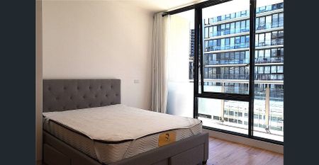 Bright & Spacious Furnished 2-Bedroom Apartment in a Prime South Melbourne Location - Photo 2