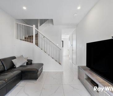 For Lease: Modern Family Home in Marsden Park - 31 Luckman Glade - Photo 1