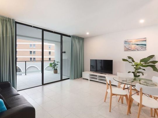 Furnished one bedroom apartment in the heart of Terrigal - Photo 1