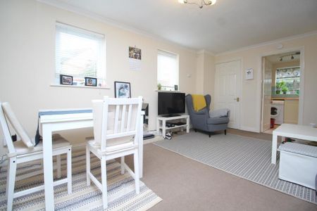 2 bedroom semi-detached house to rent - Photo 2