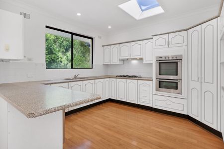 Freshly Refurbished Family Home Moments to Maroubra Beach - Photo 2