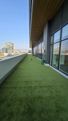 Luxury 2-Bed Corner Suite with Unmatched Lake & City Views – The Eli - Photo 4