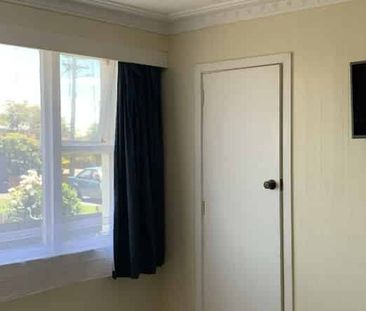 Large Family Home - 3 br -$490 pw - Photo 5