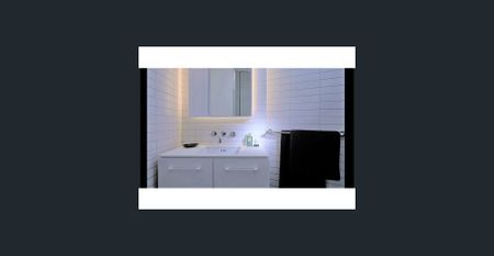 Modern 2-Bedroom Apartment in the Heart of West End - Photo 2