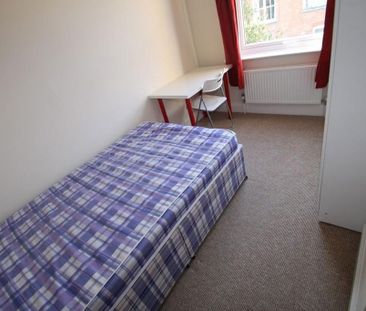 4 bedroom terraced house to rent - Photo 5
