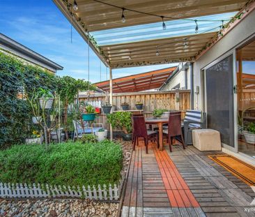 Parkside Comfort with Private Courtyard - Photo 5