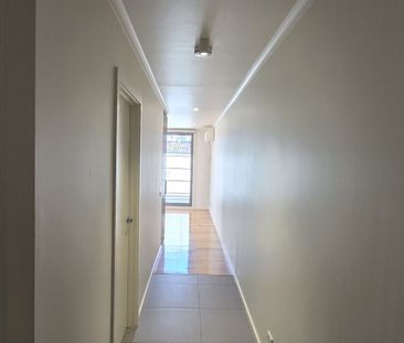 SPACIOUS RENOVATED 2 BEDROOM WITH BALCONY - Photo 4