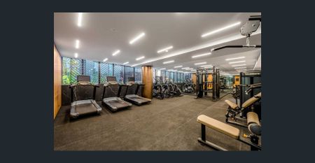 LUXURY FULLY FURNISHED APARTMENT IN YARRA ONE **SIX MONTH LEASE AVAILABLE OPTION* ** - Photo 2