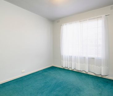 2/77 Clauscen Street, Fitzroy North VIC 3068 - Photo 4