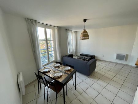 A louer charmant T2 meublé de 39.86 m2 avec vue dégagée - Place du Terreau - Photo 3