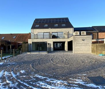 INSTAPKLAAR GELIJKVLOERS APPARTEMENT MET TERRAS EN STAANPLAATS - Photo 5