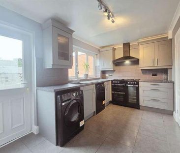 Rainer Close, EN8 - Photo 6