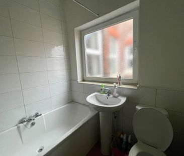 Penny Lane, Liverpool, L18 - Photo 2